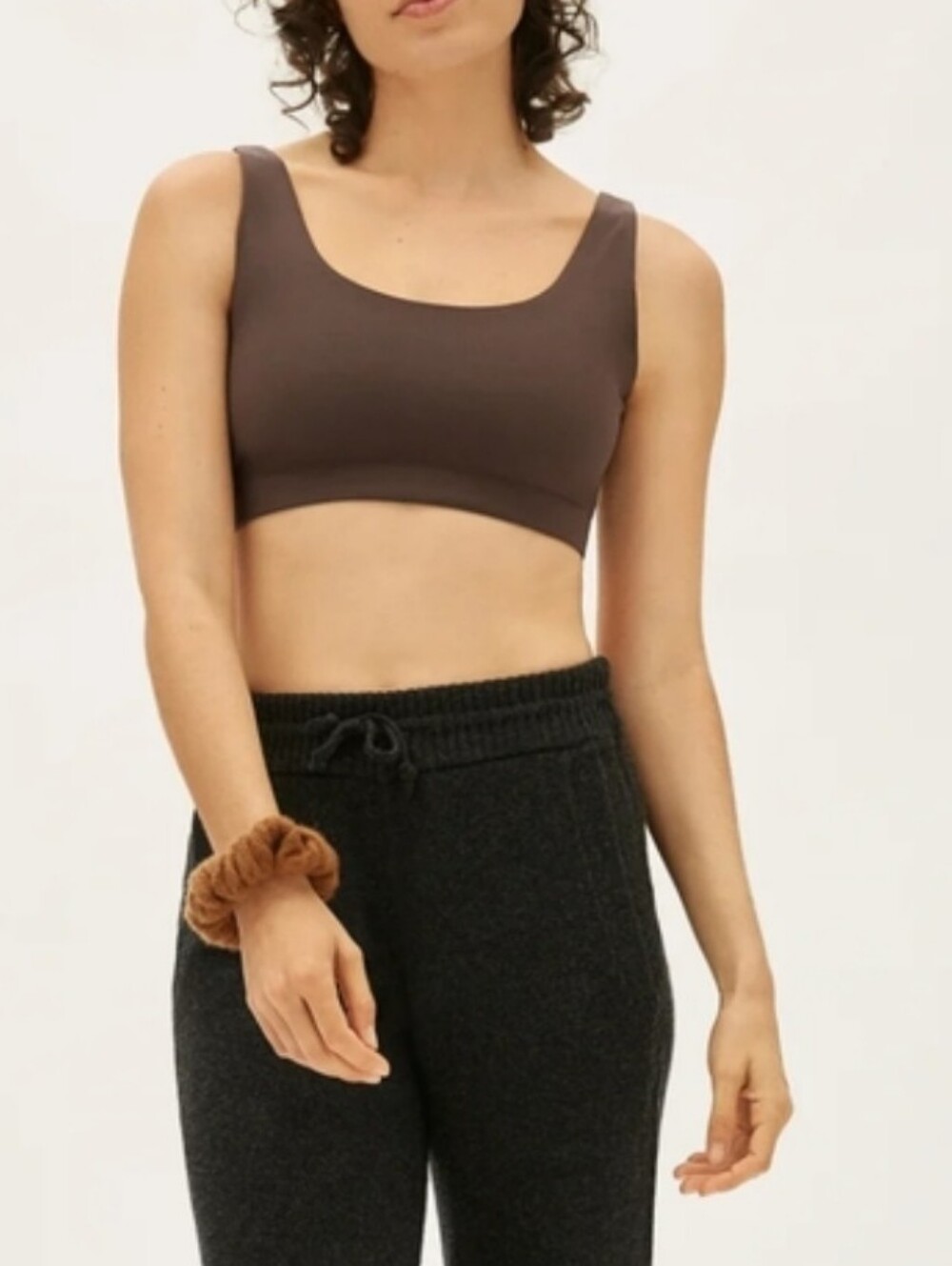 Everlane The Perform Bra In Cocoa Brown